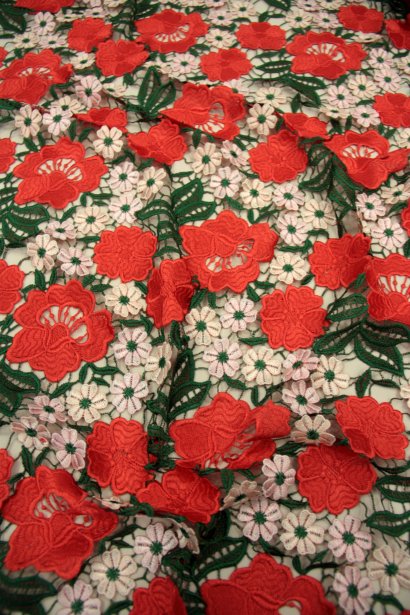 Ткань гипюр Италия (кружево, вискоза 100%, молочно-кремовый, цветы, шир. 0,39 м)